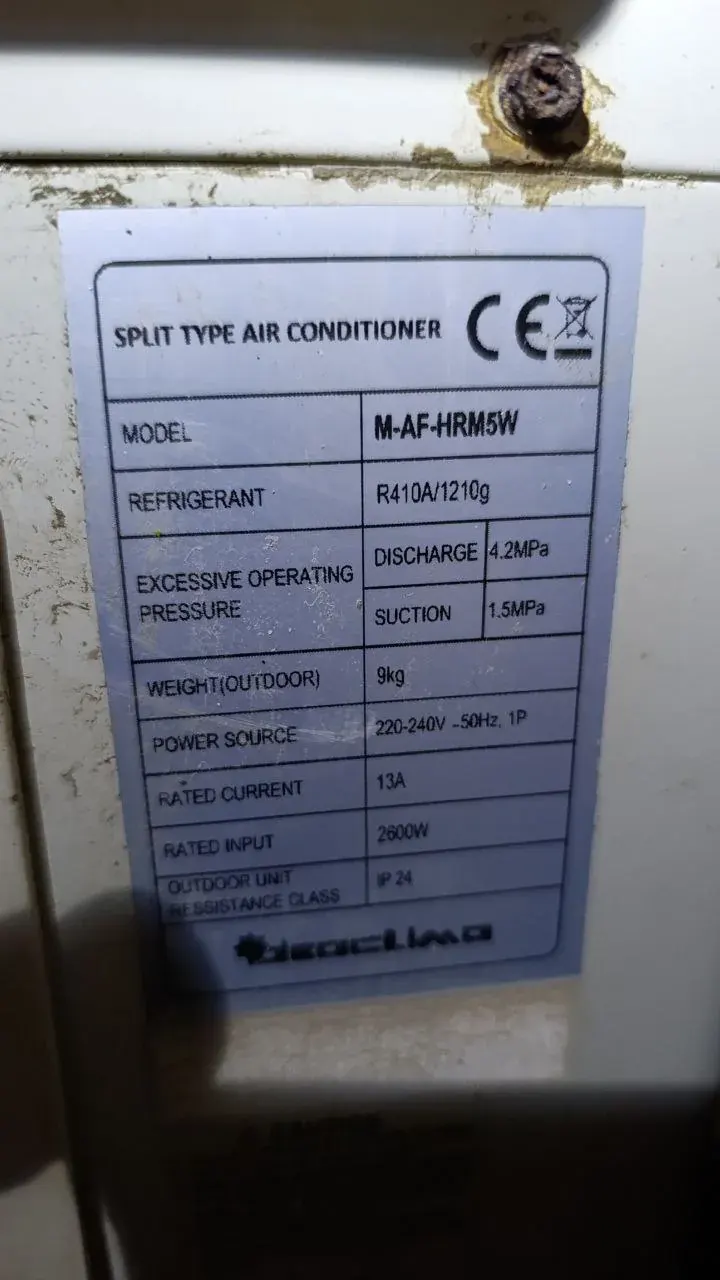 label showing split type air conditioner text, used as a visual reference for split AC units label showing split type air conditioner text, used as a visual reference for split AC units